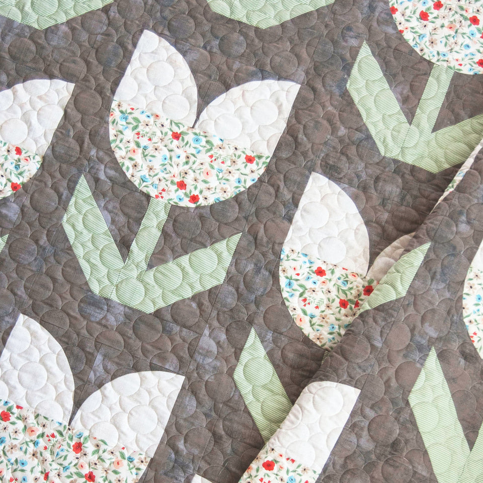 Holland tulip quilt by Lella Boutique. Great intro to curved piecing for beginners. Fabric is Garden Variety by Lella Boutique for Moda Fabrics