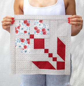 "Red, White, & Bloom" Americana flower quilt by Lella Boutique. Cute 4th of July quilt perfect for summertime in the USA. Fabric is Old Glory by Lella Boutique for Moda Fabrics. Download the PDF here!