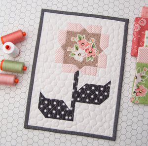 Cottage Blossoms flower mini quilt pattern by Lella Boutique. Download the PDF here!